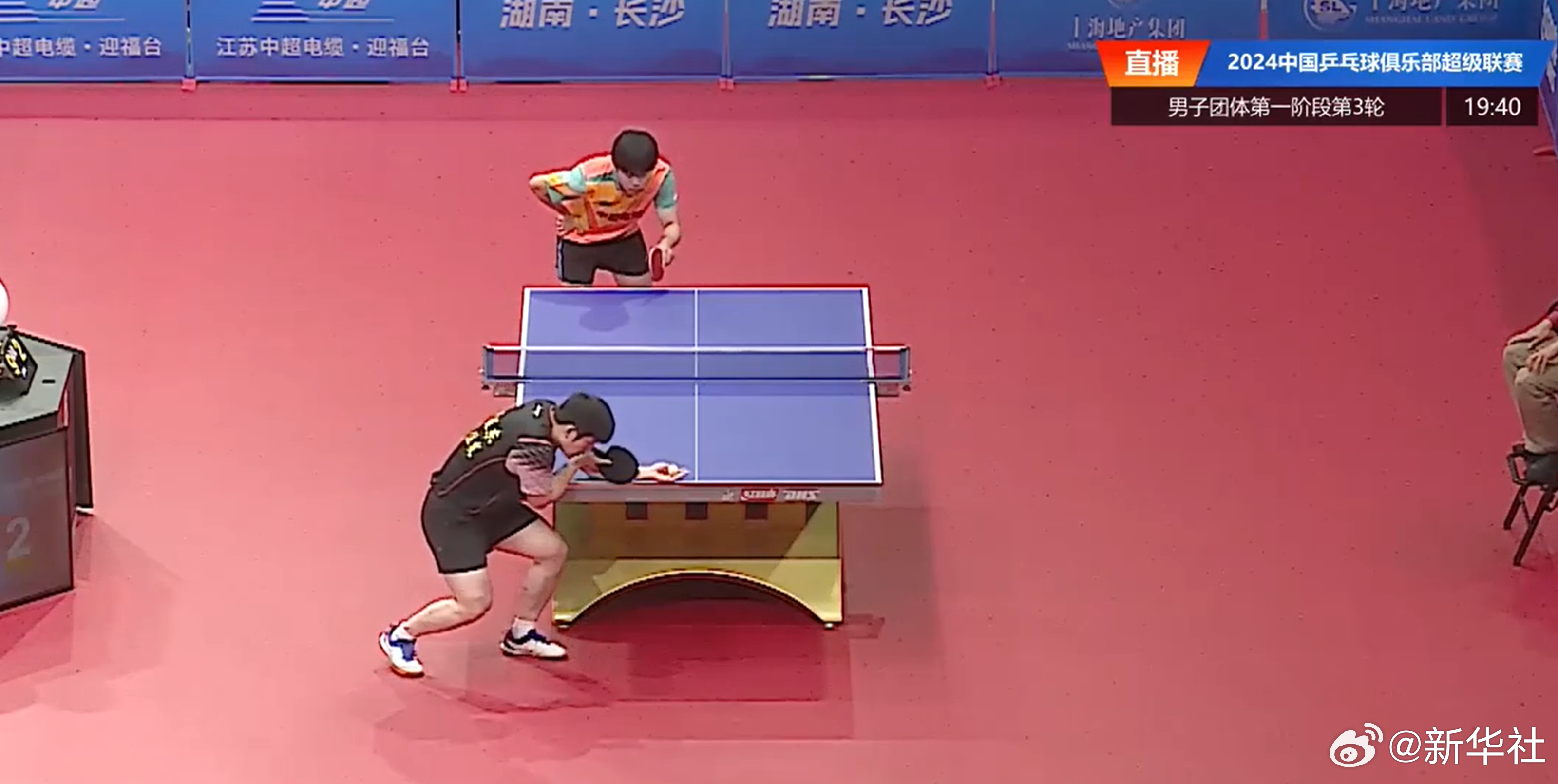 乒乓球比赛选手实力碾压对手 乒乓球比赛选手实力碾压对手
