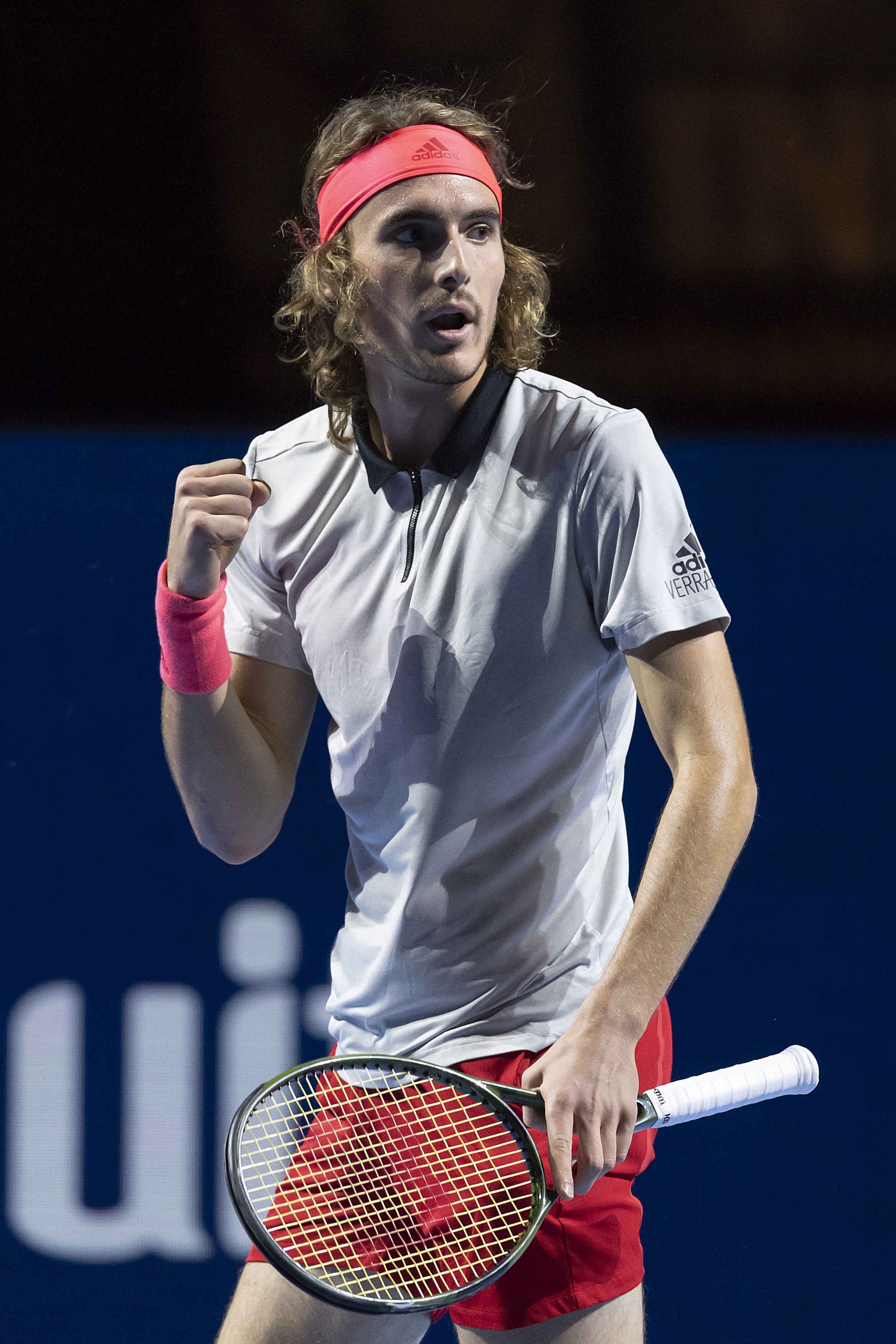 IM体育在线注册-西班牙网球队翻盘意大利网球队，西西帕斯完成帽子戏法