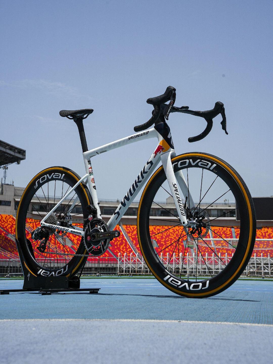 红牛二队横扫红牛车队，拉塞尔扛起全队