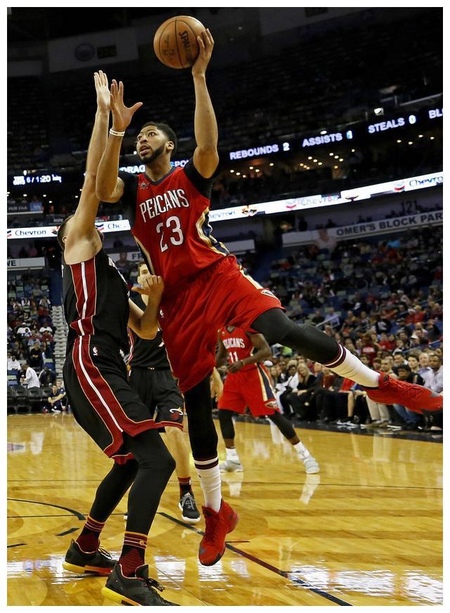 IM体育官方平台-凯尔特人碾压上海队，浓眉哥统治全场